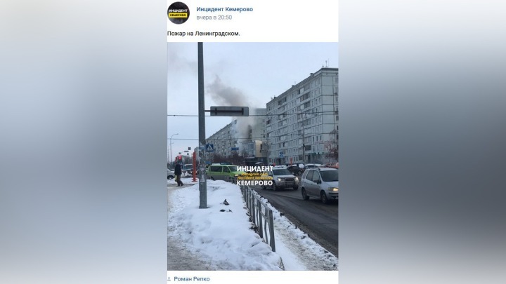 15 человек тушили пожар на балконе многоэтажки на Ленинградском проспекте в Кемерове