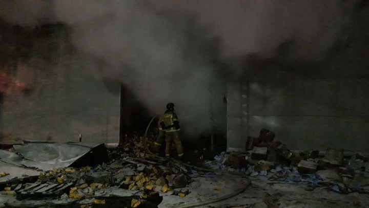 Крупный пожар на продуктовом складе в Химках ликвидировали