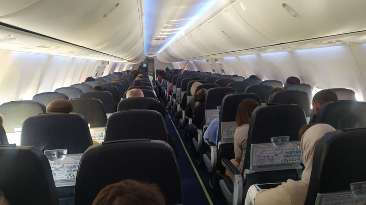 Без воды и еды: Пассажиры рейса Краснодар – Москва уже 8 часов сидят запертые в самолете