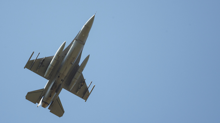 Ракеты, самолёты, вертолёты: Названо оружие, которое Киев хотел от США. Но не получил