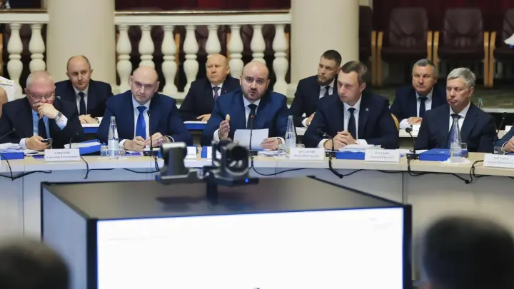 Губернатор Вячеслав Федорищев на заседании Совета округа доложил о поддержке участников СВО