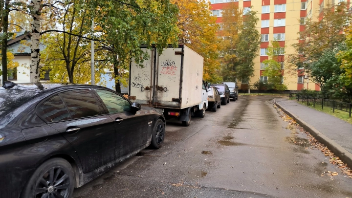 В Люберцах мужчину и двух девочек-подростков нашли без сознания в машине