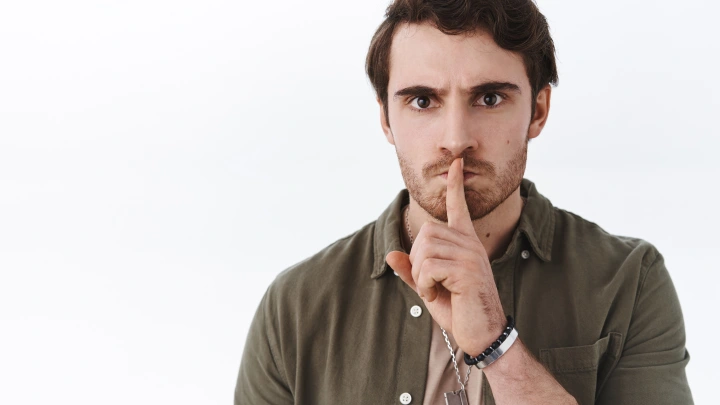 Если попробуют вякнуть - церемониться никто не будет: Психолог о новом предательстве релокантов