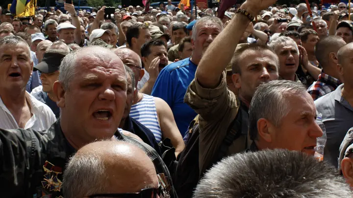 Таких акций протеста против Зеленского ещё не было. Бунтуют и в Киеве, и во Львове