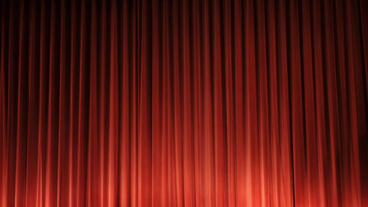 Собаки, вы чо творите!: Поцелуй мужчин на сцене сломал Нурлана Сабурова