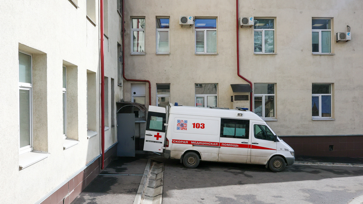 Пропавшую два дня назад семиклассницу нашли без сознания со следами уколов в Москве