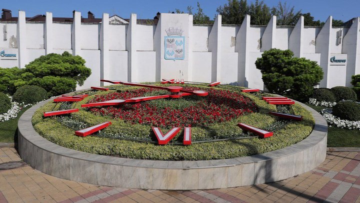 Мэр Краснодара ужаснулся от вида заброшенной территории возле цветочных часов