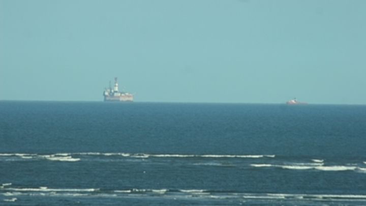 Что-то пошло не так: на Сахалине сухогруз сел на мель - источник