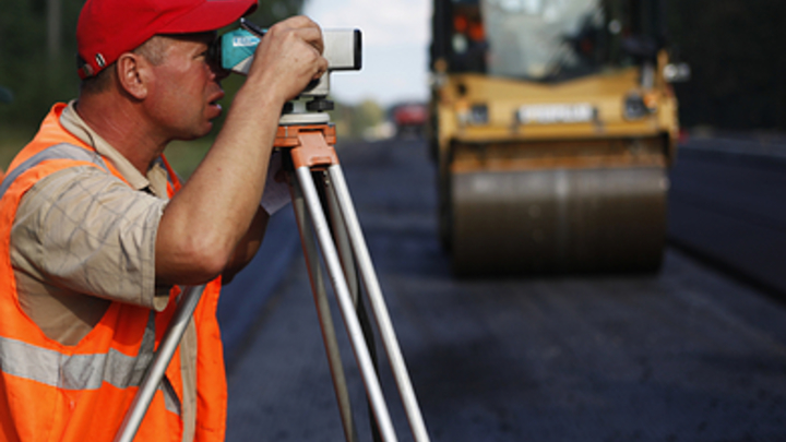Дорожного рабочего в Забайкалье раздавило асфальтоукладочным катком