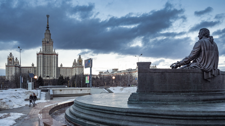 Студентка девяти лет завалила экзамен из-за давления: Родители призвали в МГУ всех надзорщиков