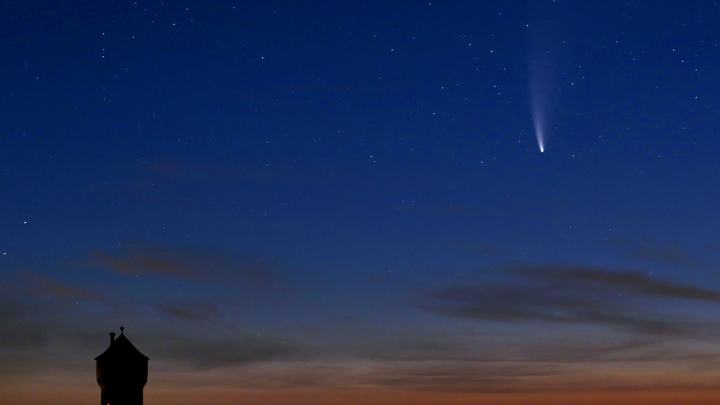 А, вы уже... Русские посмеялись над кометой, опоздавшей к катастрофам-2020
