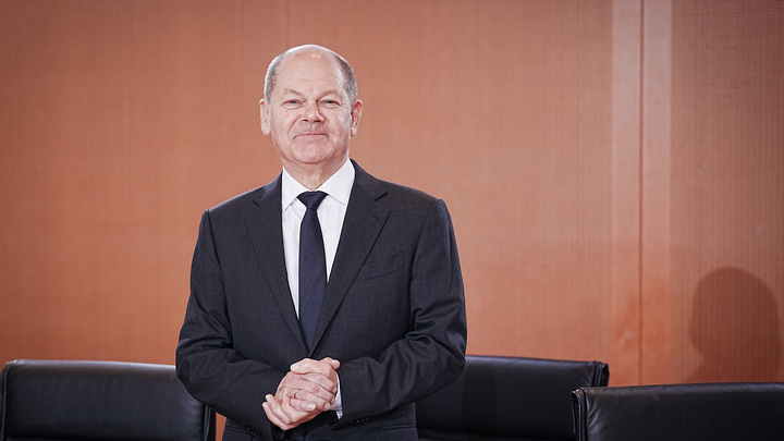 Марионетки США в Германии пошли на поджог Рейхстага, чтобы спасти Шольца