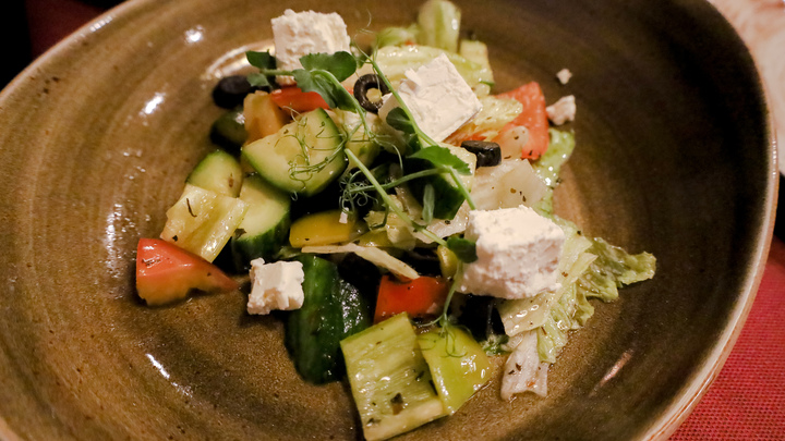 Врачи призвали жителей России не худеть перед Новым годом. Чем это грозит?