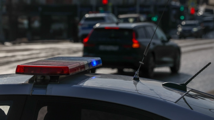В Москве мужчина упал на дорогу перед автобусом и погиб
