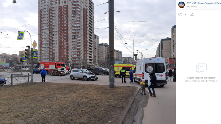 Прибыли МЧС, скорая и реанимация: в Приморском районе столкнулись несколько машин