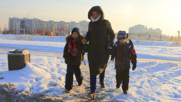 Детские пособия повысят, но не всем: Кому и почему