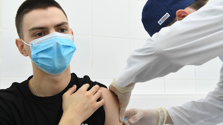 Ревакцинация от коронавируса: Когда, кому и какой препарат выбрать