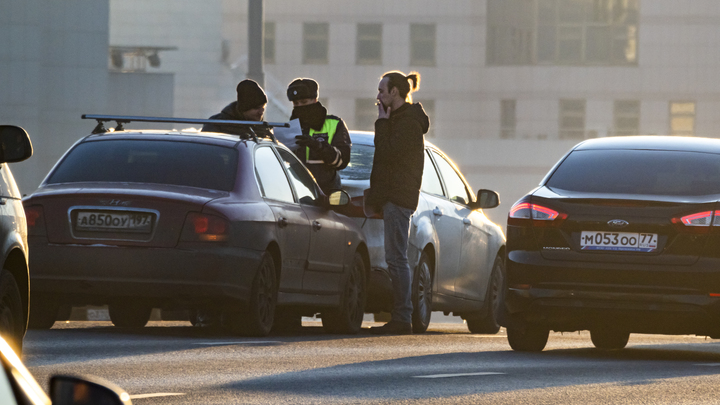 Автомобиль вылетел на встречную полосу и попал в ДТП в Новосибирске