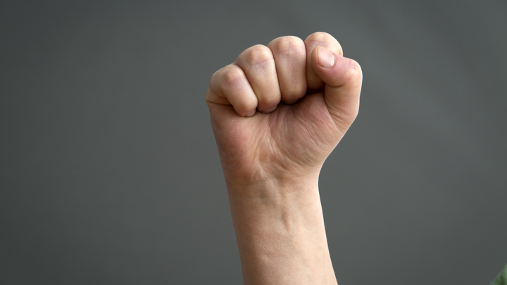 Детские игры мигрантов в России: Поставили на колени, стали бить