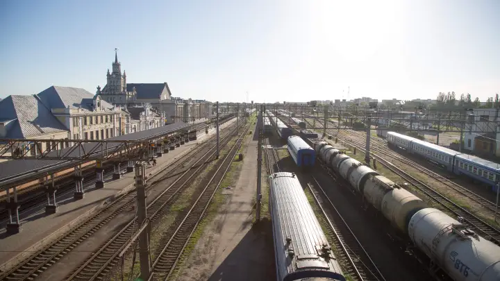 Белоруссия отменила поезда в Россию. Отправила только два, но особых