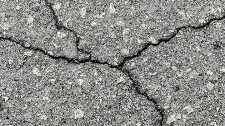 Момент землетрясения в Анапе сняли на видео: посыпалась плитка, дрожали стены