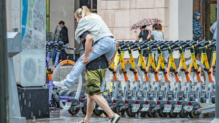 В Москве семь из десяти жителей хотят запретить электросамокаты