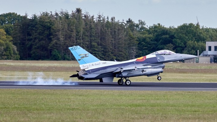 США подняли истребители для перехвата бизнесджета над Вашингтоном - Reuters