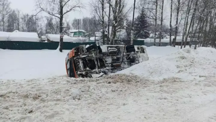 Рейсовый автобус с людьми перевернулся в Нижегородской области