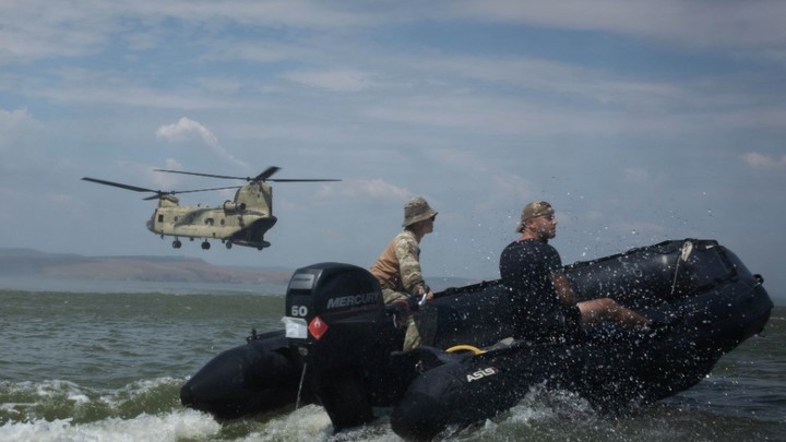Десант врага пытается высаживаться вдоль Днепра. И несёт огромные потери - Сальдо