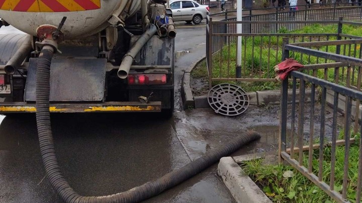 Мэрия Иванова направила три илососа на откачку дождевой воды с затопленных улиц