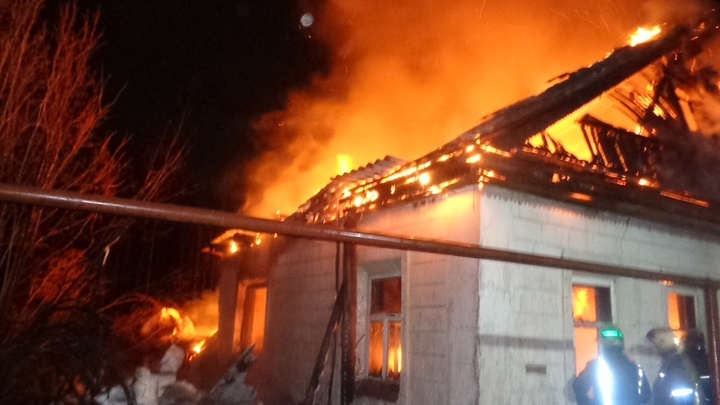 Ночной пожар в частном доме на Бору унёс жизни двоих мужчин