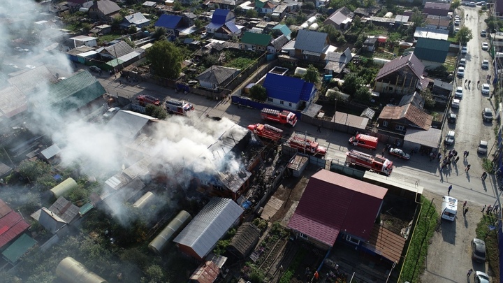 В Кургане из-за пожара в частном доме рухнула крыша
