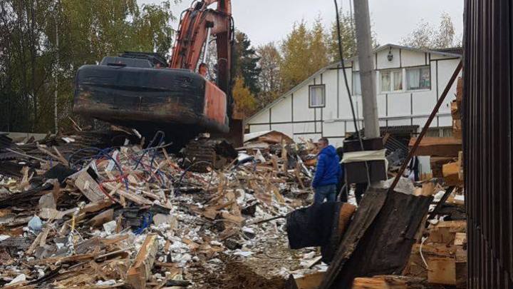 В Долгопрудном незаконно построенные хостелы снесли после семи лет судов