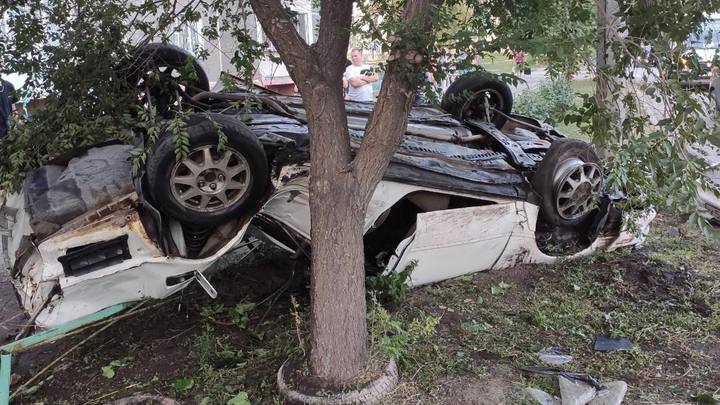 Иномарка обняла дерево: 19-летний челябинец погиб в жуткой аварии