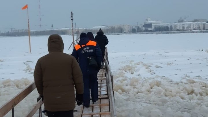 В Архангельске открыли новую пешеходную переправу на Кегостров