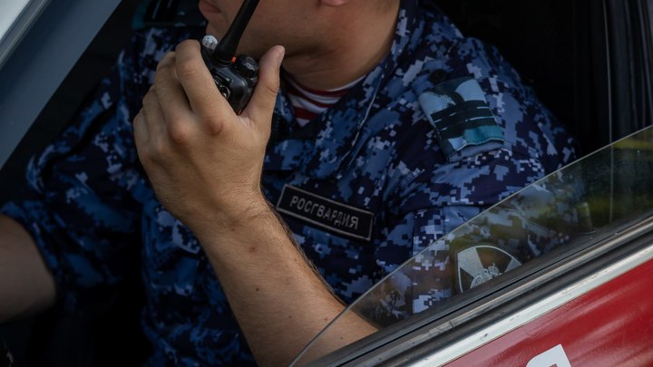 В Армавире задержали дебошира, который матерился в подъезде и ломился к соседям