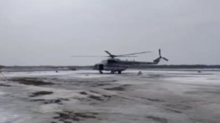 Опубликовано видео спасения группы рыбаков с льдины на Сахалине