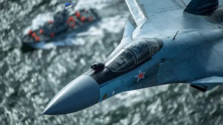 Дрон ВСУ снял, как Су-35 устроил засаду на украинский самолёт