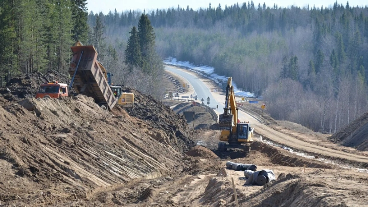 Качество ремонта трассы Архангельск-Онега проверили минтранс и общественники