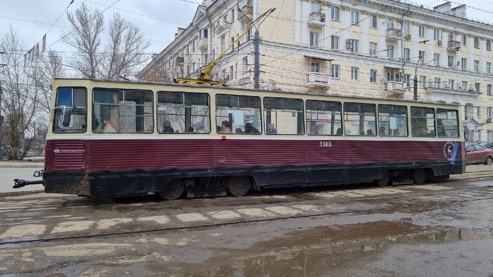 Нижегородцы жалуются на лужи в трамвае №2