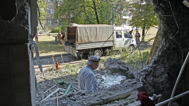 Университет в Донецке обрушился с третьего по первый этаж