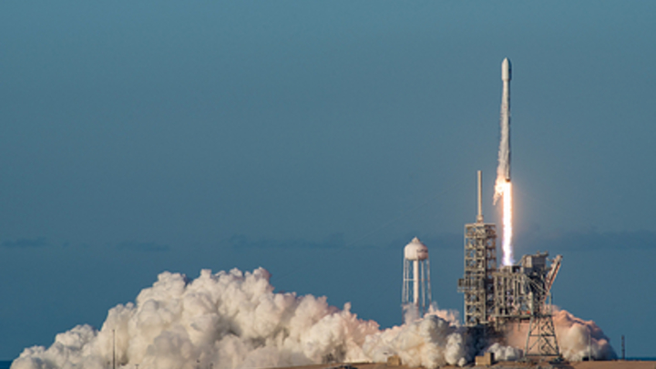 Роскосмос обнаружил 20 неопознанных объектов у отключившегося спутника Intelsat