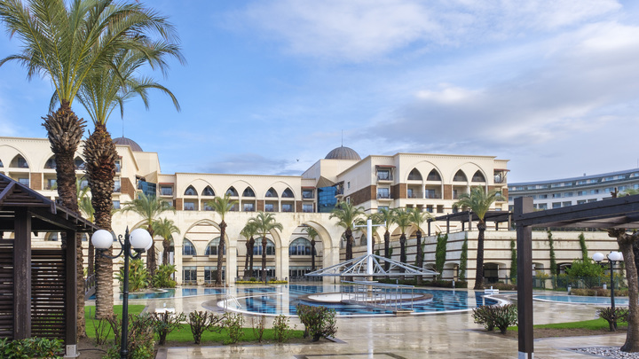 Отель в Анталье потребовал 120 евро за разницу в национальности. Власти начали проверку