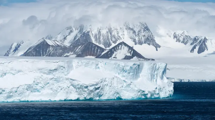 Бомба для климата планеты: Учёные предупредили о цунами и оползнях из-за метана в Антарктиде