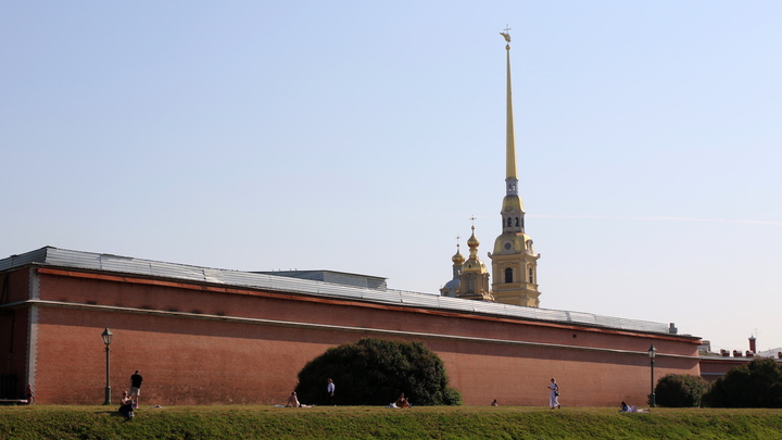 Перед днем ВМФ в Петербурге до не узнаваемости преобразили Петропавловскую крепость