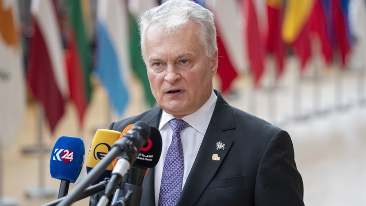 Президент Литвы назвал Белоруссию губернией России. Пришлось перейти на русский