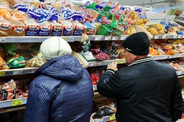 Полуголые мигранты пугали покупателей магазина в Подмосковье