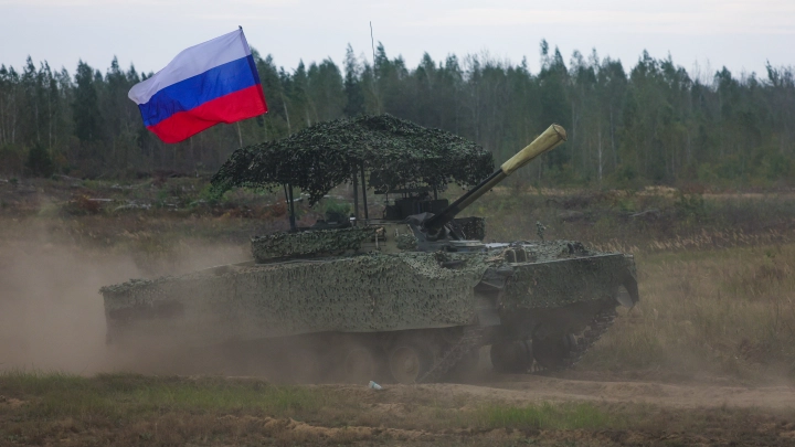 Русвесна показала военную колонну в Бердянске с новыми тактическими знаками