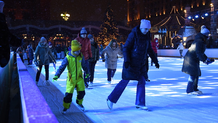 Новогодний городок в Театральном сквере Новосибирска начнут разбирать 16 февраля