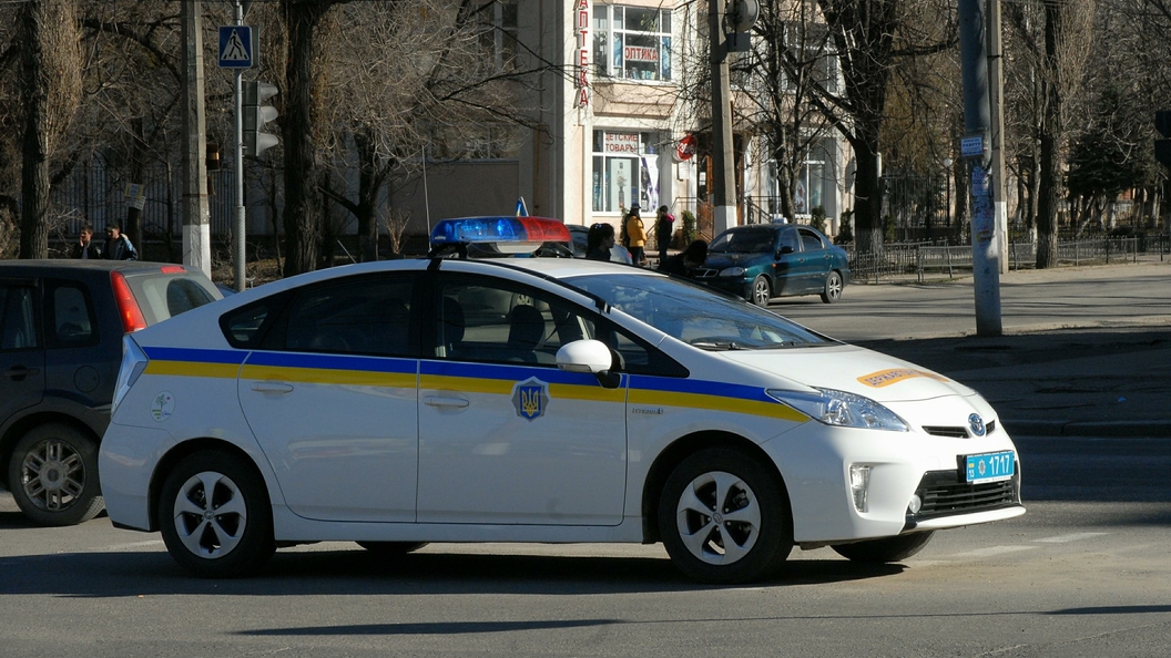 Цэ Европа: Мажор на лексусе отпинал украинского полицейского через окно авто - видео Цэ Европа: Мажор на лексусе отпинал украинского полицейского через окно авто - видео